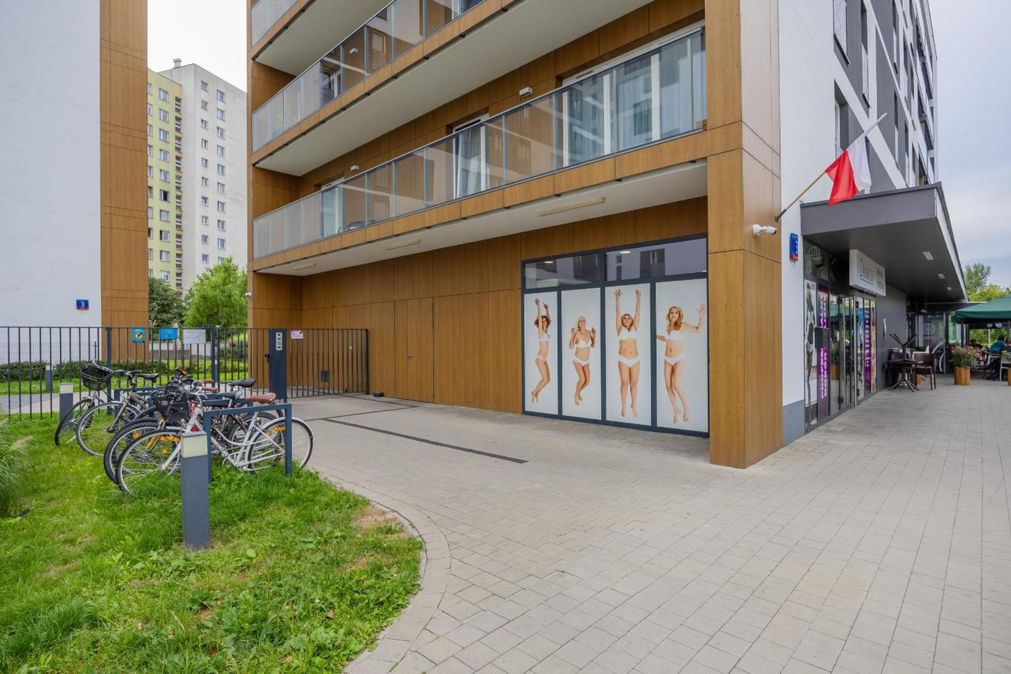 With Terrace & Parking By Renters Apartament *