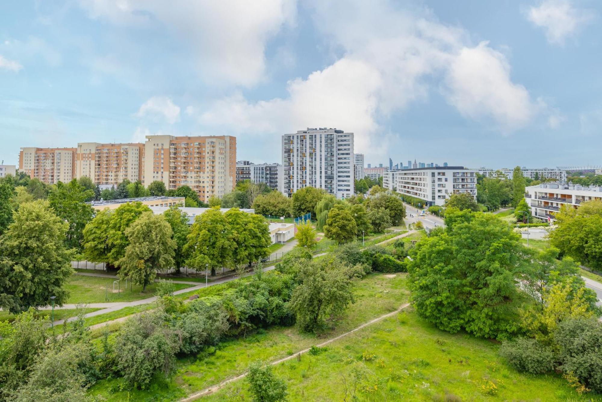 With Terrace & Parking By Renters *