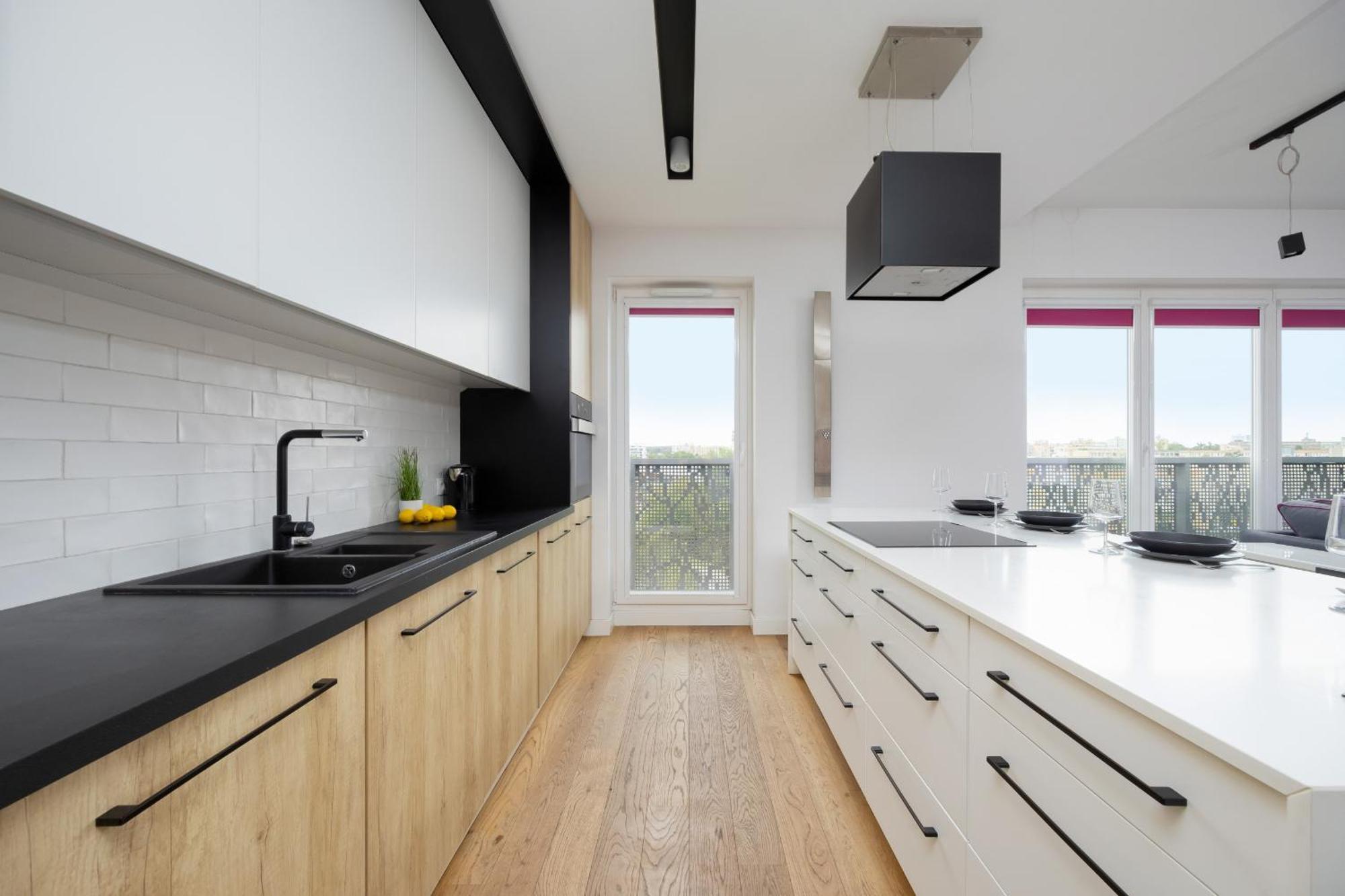 With Terrace & Parking By Renters *