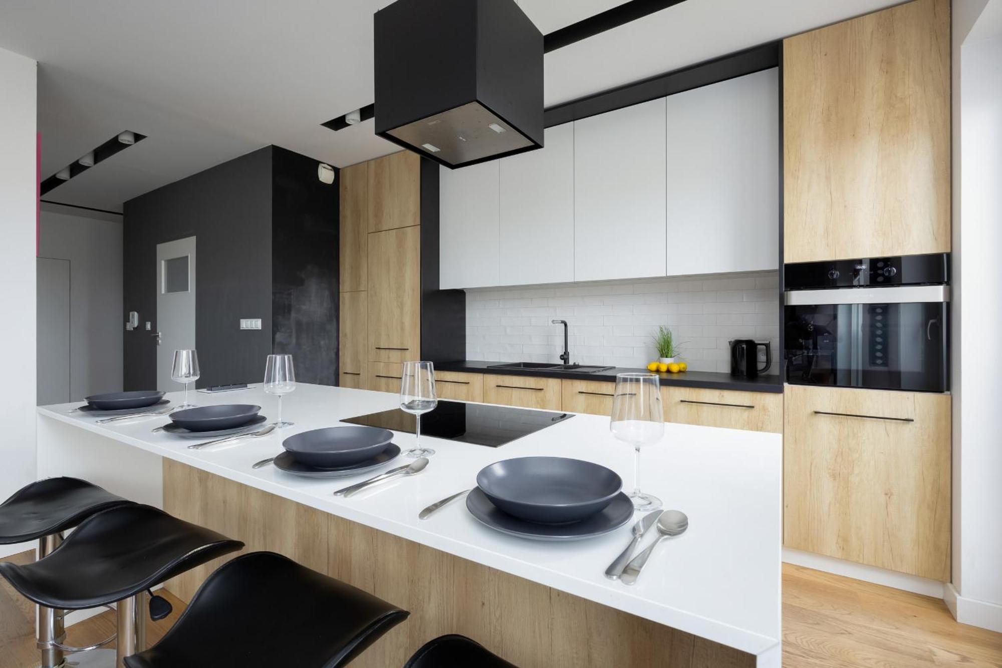 With Terrace & Parking By Renters